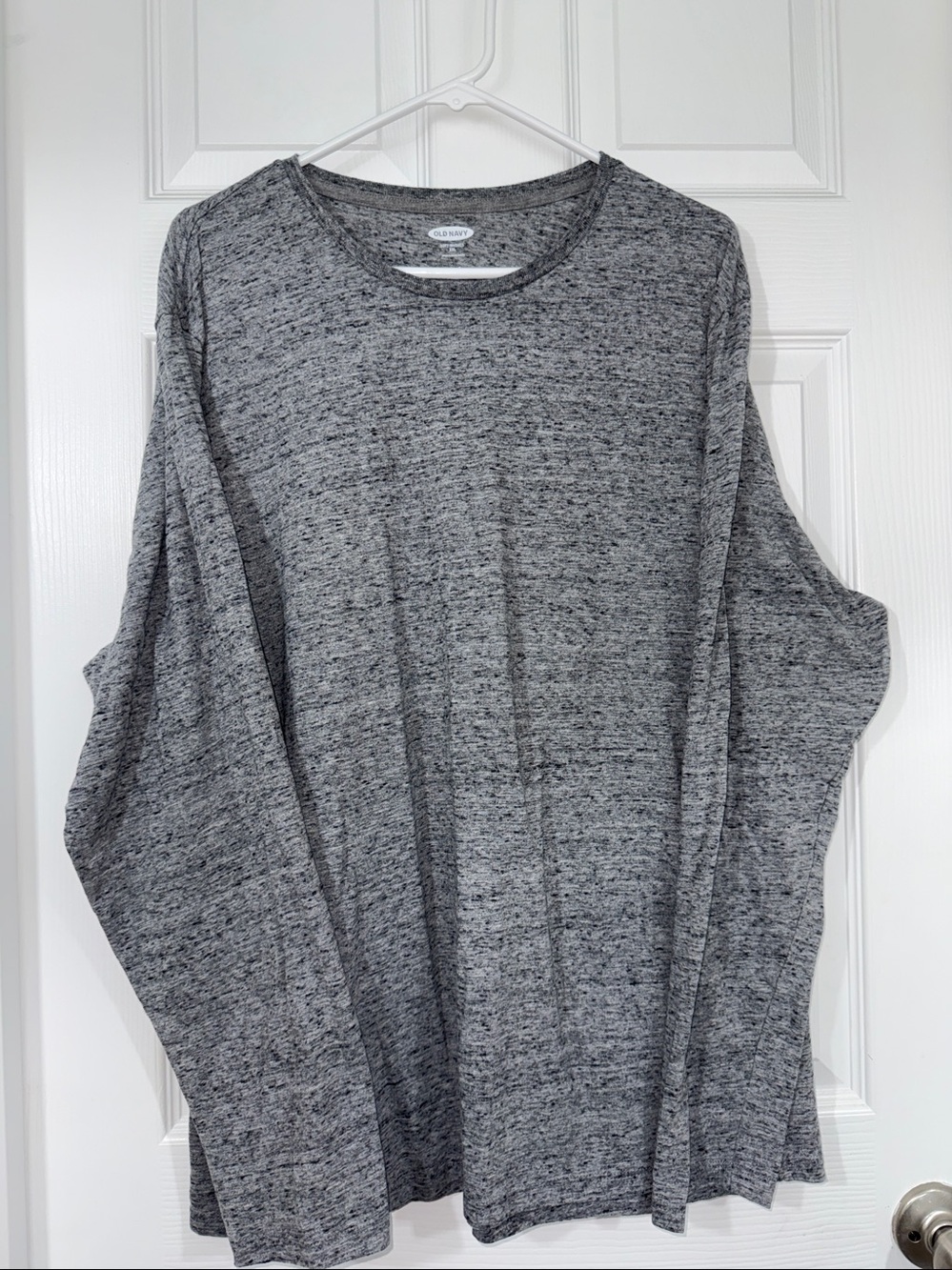 Old Navy men’s gray&black longsleeve shirt